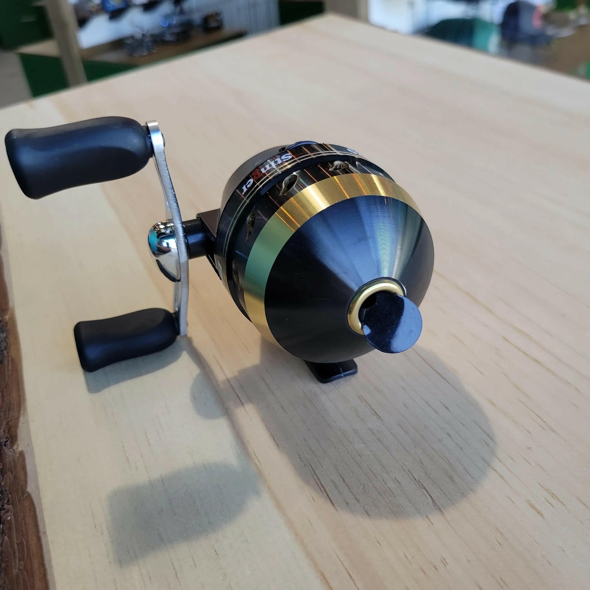 Emery Stinger Spin Cast Reel.